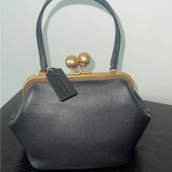 Coach Small kisslock black 16 - Picture 1 of 6